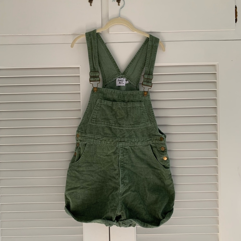 Princess Polly Green corduroy short overalls🥝🌲